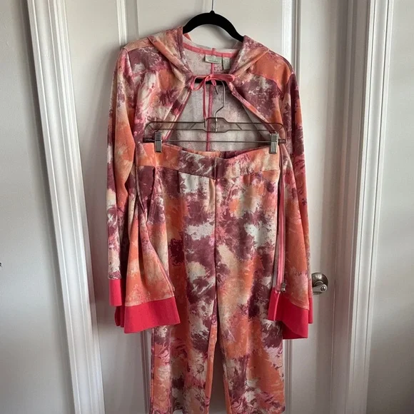 LOGO matching set of crop pant and front zip hoodie. Tie dye waffle knit. NWOT. - Picture 4 of 16